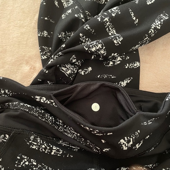 Lululemon Cropped Leggings size 8 - Picture 5 of 7